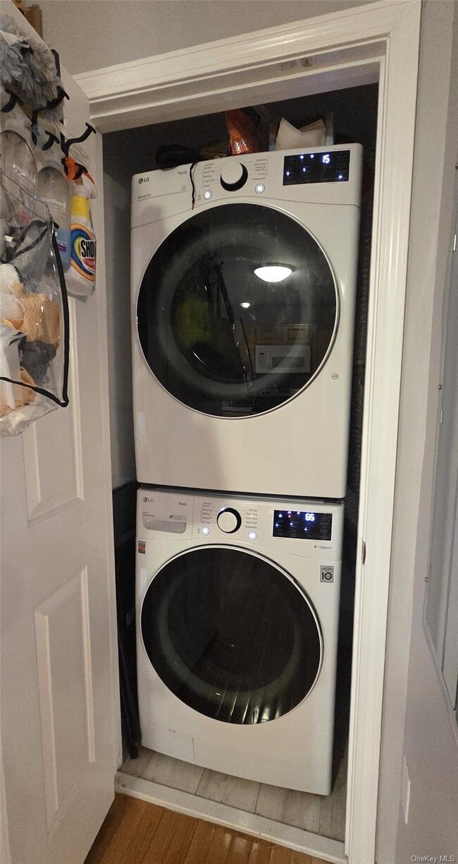 Building Photo - 36 Washington Pl E