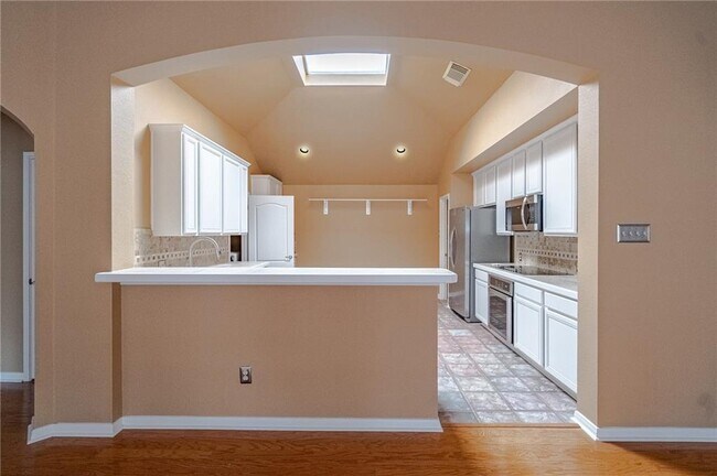 Building Photo - 27 Troon Dr