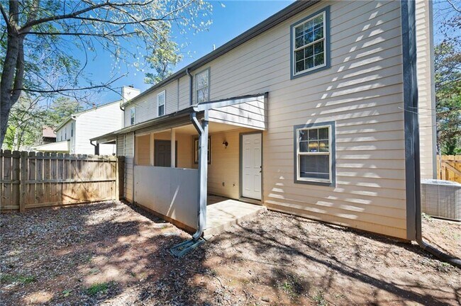 Building Photo - 2898 Lakemont Dr SW