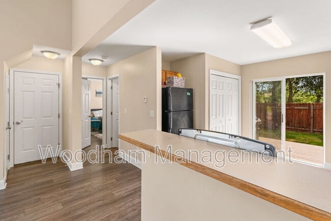 Building Photo - 306 Golden Valley Dr