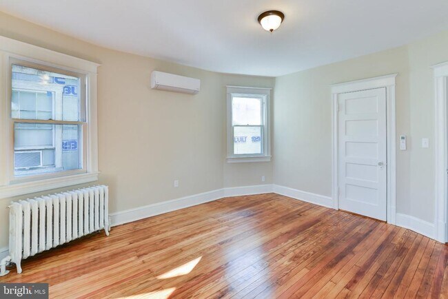 Building Photo - 4215 River Rd NW