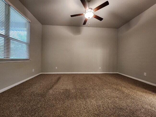 Building Photo - "Beautiful 3 Bedroom, 2 Bathroom Home for ...