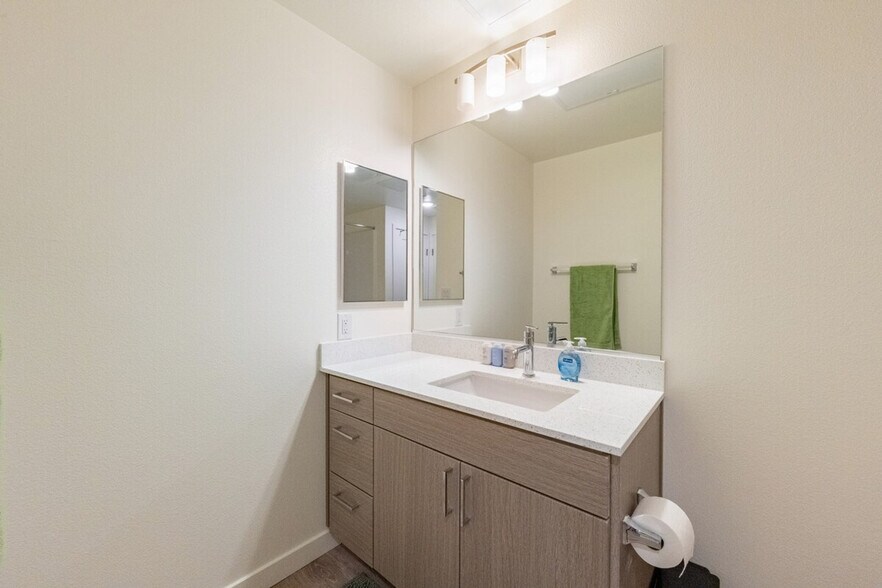 Building Photo - 6113 Yuzu Pl