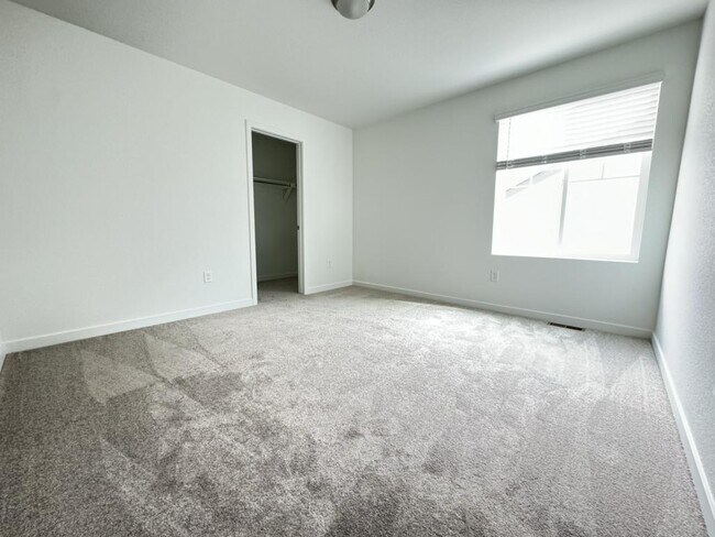 Building Photo - 4322 Fellows Dr