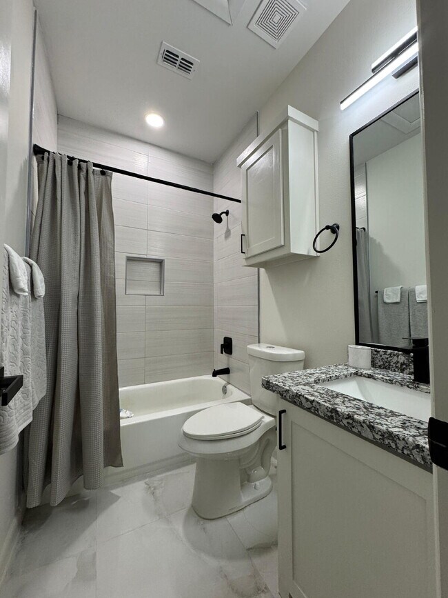 Building Photo - "Stylish 2-Bed, 2-Bath Gem with Granite Touches in Pharr, TX!"