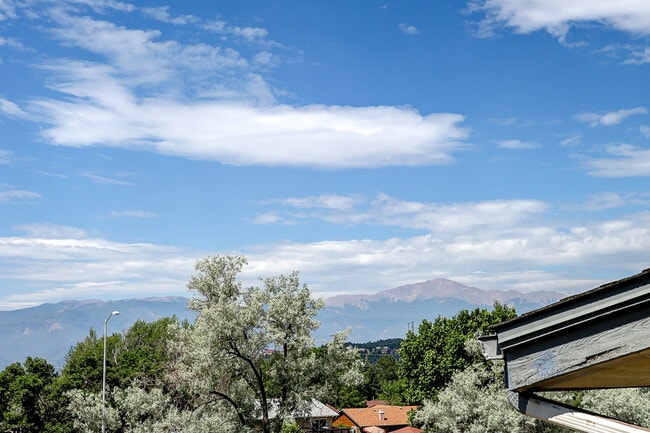 Building Photo - 5034 El Camino Dr