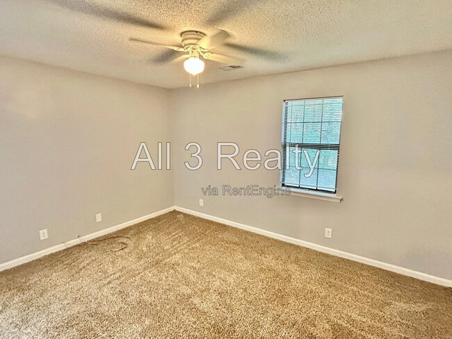 Building Photo - 8460 Pineland Dr