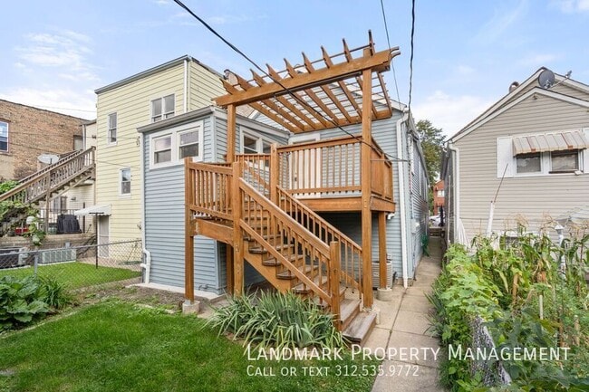 Building Photo - 3706 S Paulina St