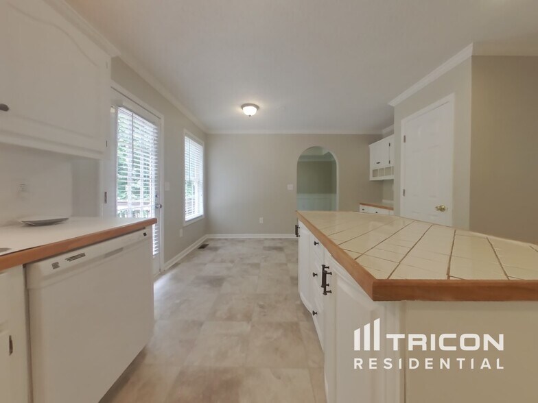 Building Photo - 407 Maple Ridge