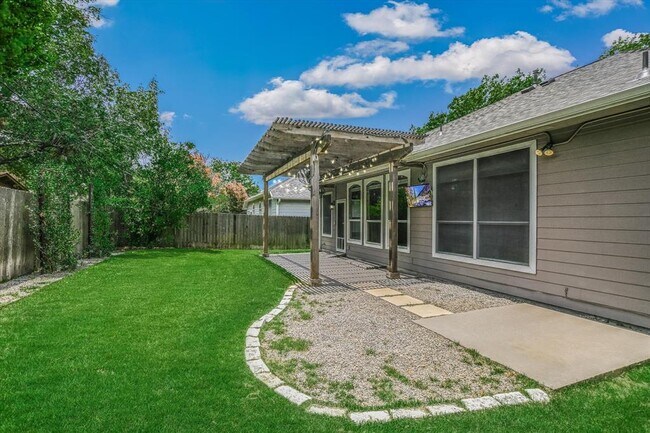 Building Photo - 8701 Little Laura Dr