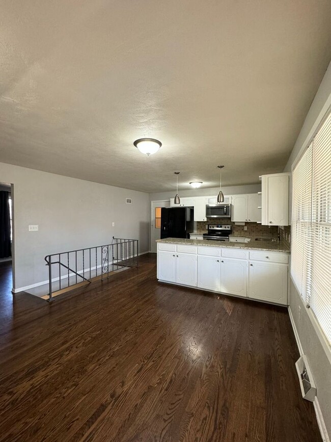 Building Photo - Spacious 4-Bedroom, 2-Bath Home for Rent i...