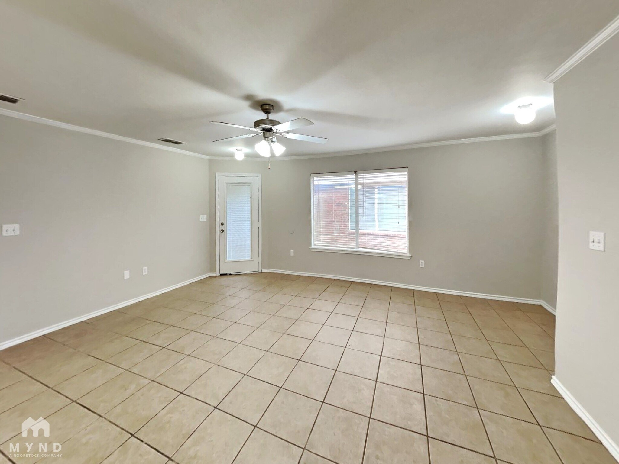 Building Photo - 516 N Brentwood Ave