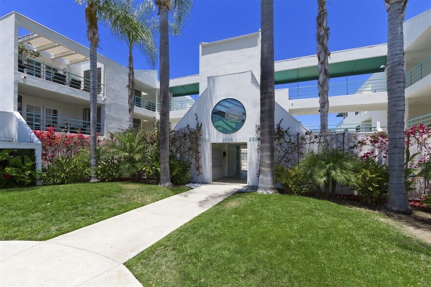 Community from gates - 2556 Navarra Dr
