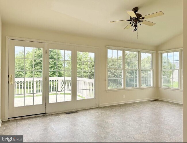 Building Photo - 43520 Lucketts Bridge Cir