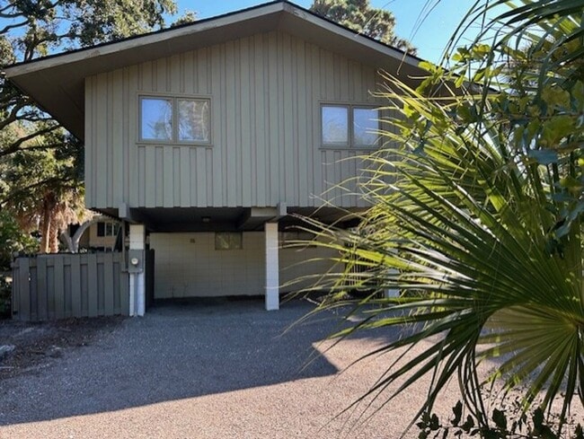 Building Photo - FREE MONTH OF DECEMBER 2025 Beach, 2nd row