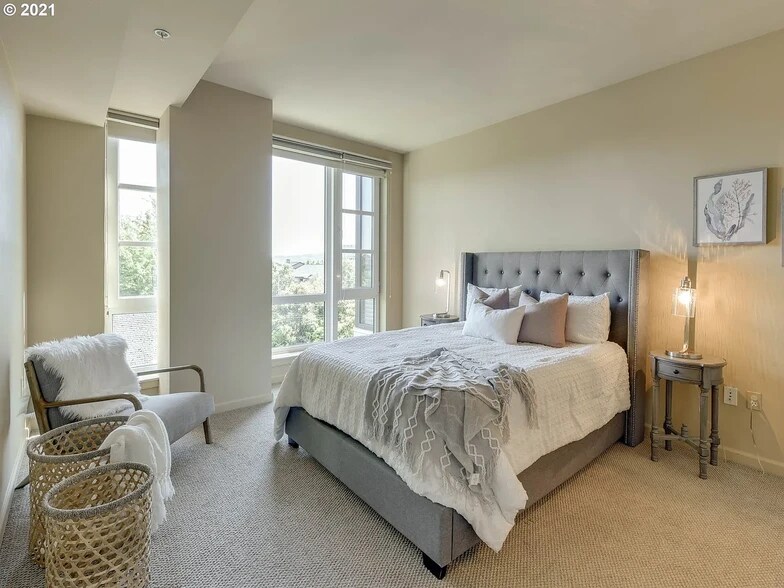 Building Photo - 1620 NE Broadway St