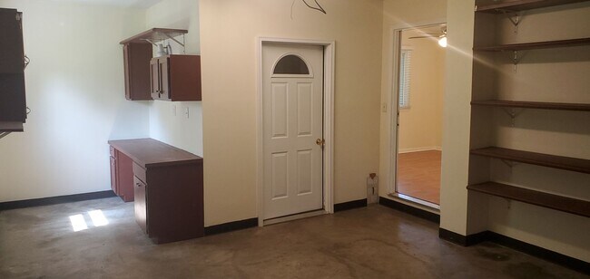 Building Photo - 3211 Martha Dr