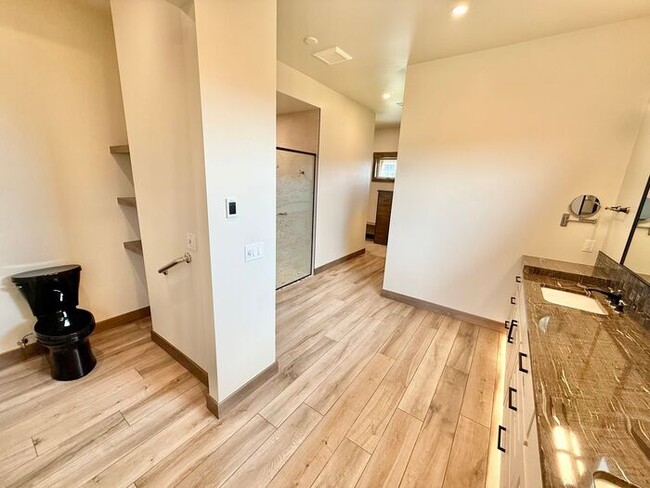 Building Photo - Luxury Golf Retreat in Berthoud with Breat...