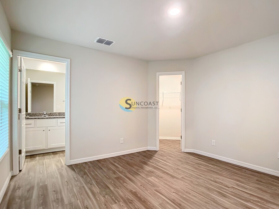 Building Photo - 11048 Reims Ave