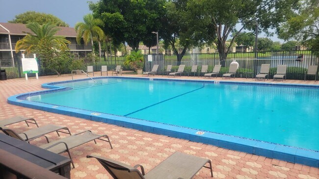 Building Photo - 1248 S Military Trail