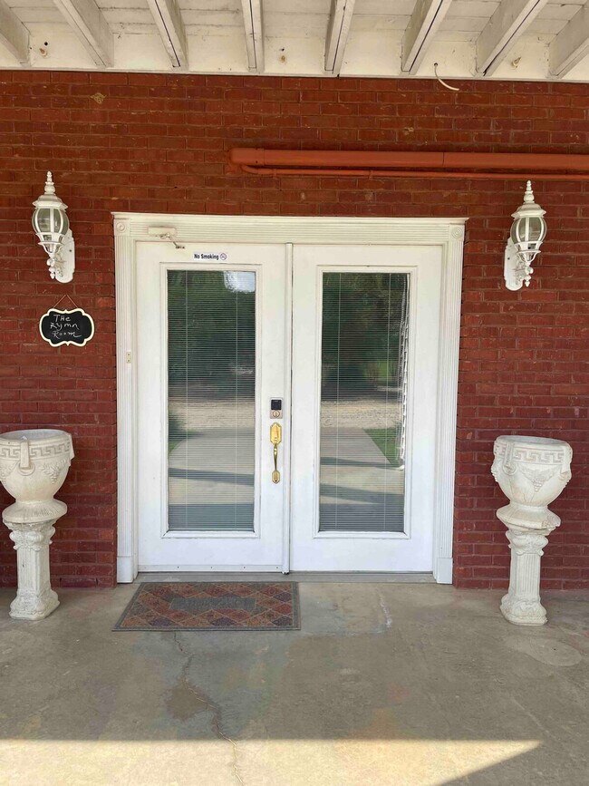 Building Photo - 176 Schools Dr