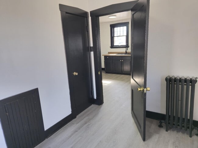 Building Photo - 1124 S 10th St