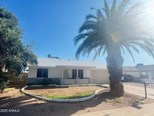 Building Photo - 3801 W Poinsettia Dr
