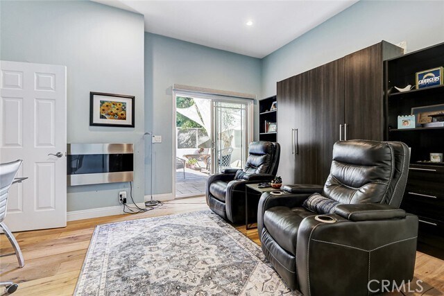 Building Photo - 718 S Broadway