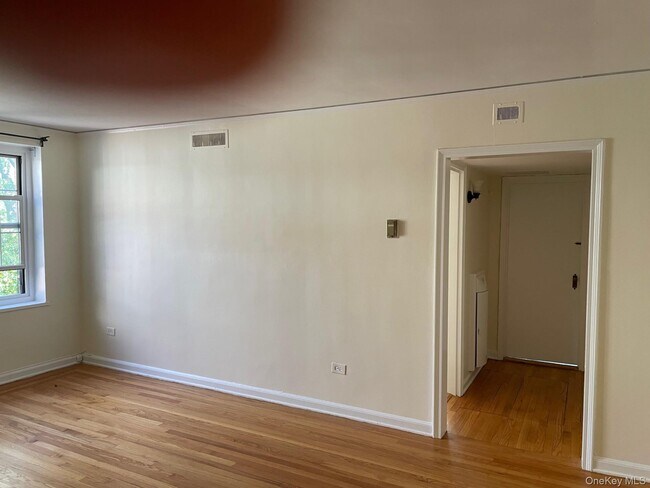 Building Photo - 1360 Midland Ave