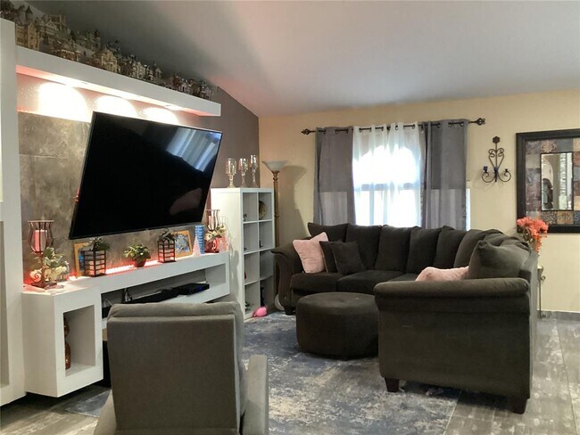 Building Photo - 134 Inconnu Ct