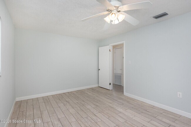 Building Photo - 705 3rd Ave