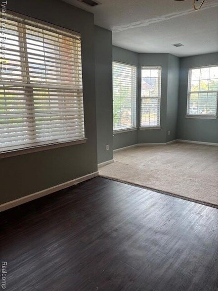 Building Photo - 28825 Cullen Dr