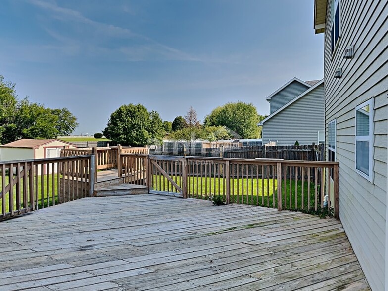 Building Photo - 809 Magnolia Dr