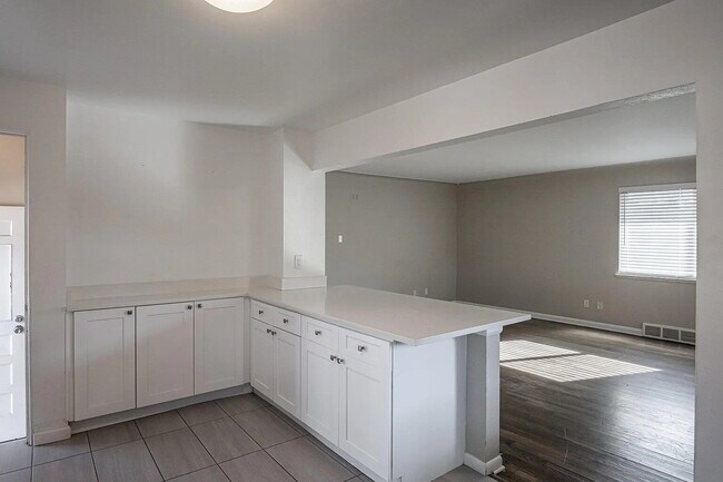 Building Photo - Charming duplex in Platt Park for rent