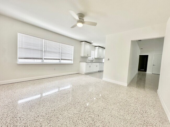 Building Photo - 3bed/2bath Home Off Treasure Island Causew...
