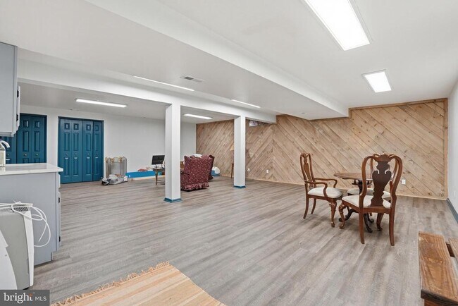 Building Photo - 1316 Heller Dr