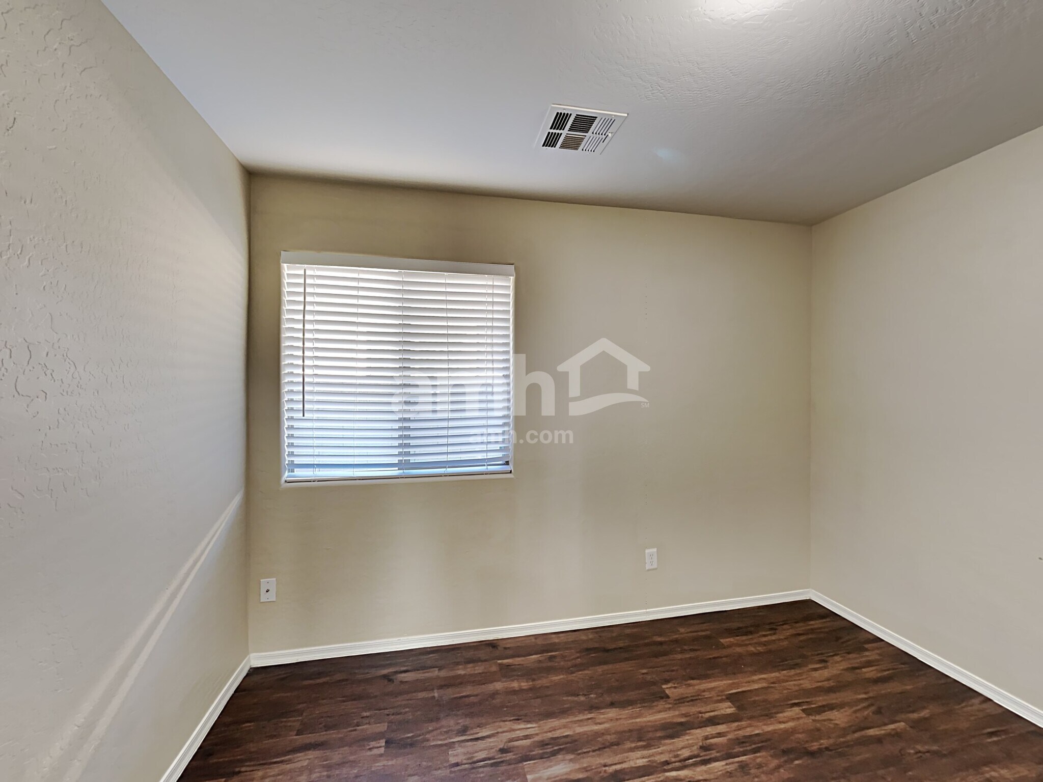 Building Photo - 25780 W Elwood St