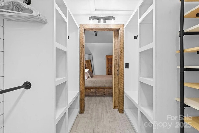 Building Photo - "Chic Urban Living: Spacious 1-Bedroom Ret...