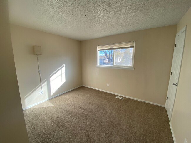 Building Photo - single family home