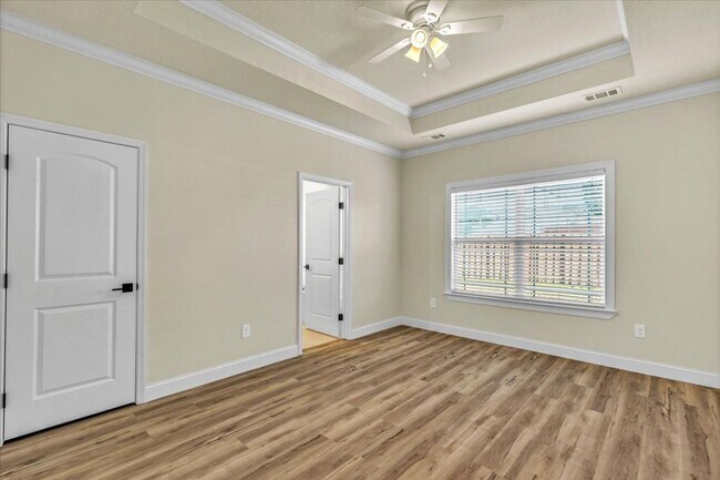 Building Photo - Completely Renovated 4 Bed/2 Bath in White...