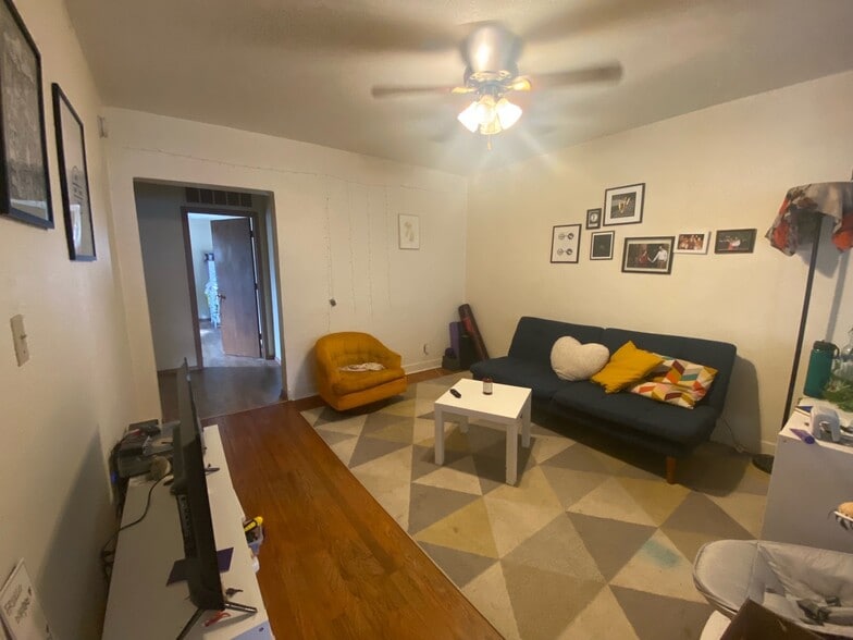 Further back in the living room - 1212 Gold Ave SW