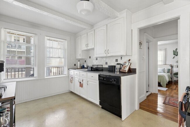 Building Photo - 28 Glenrose Rd