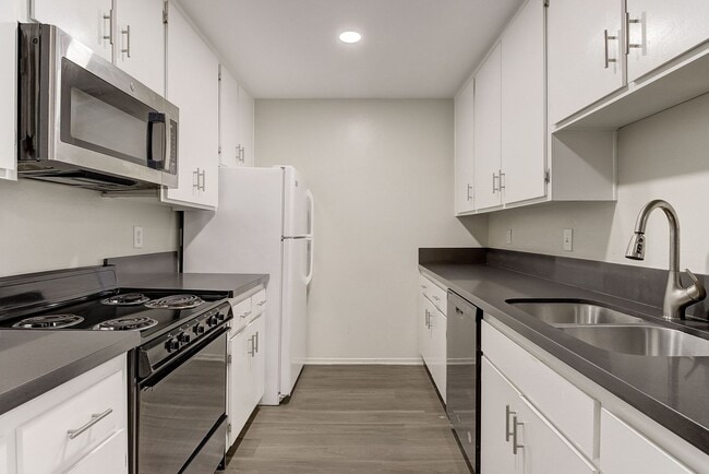 Interior Photo - 747 Gayley Ave