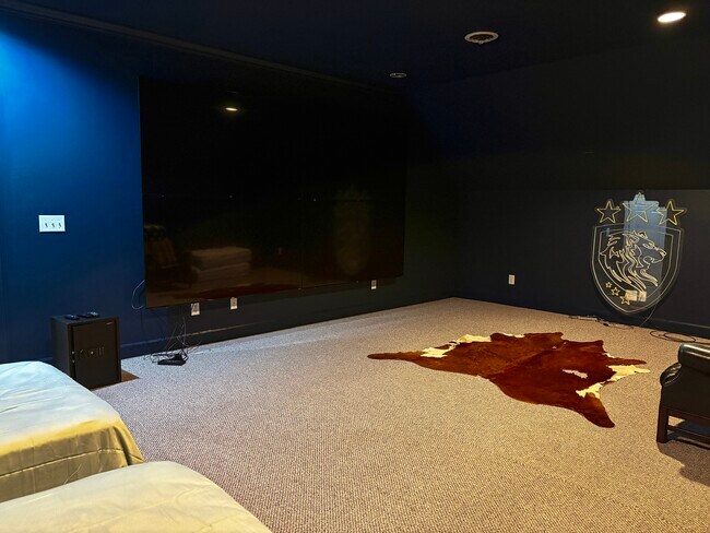 Building Photo - FURNISHED 6500 SQ FT MANSION (SHORT TERM / INSURANCE)