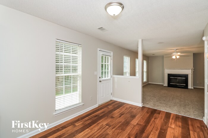 Building Photo - 1272 Creekview Cir