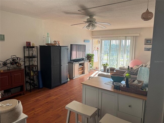 Building Photo - 10365 Paradise Blvd