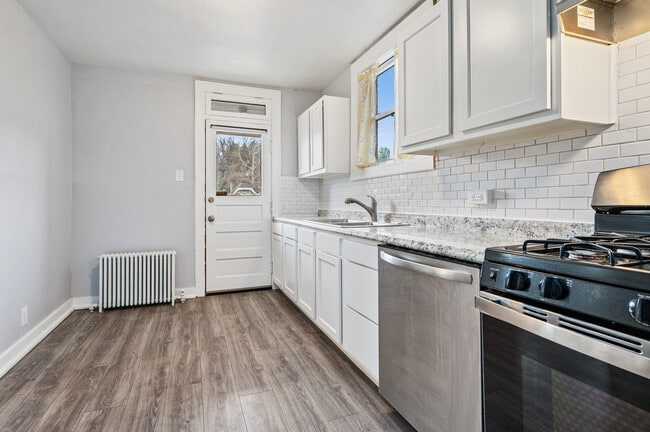 Building Photo - 139 Sumner Ave