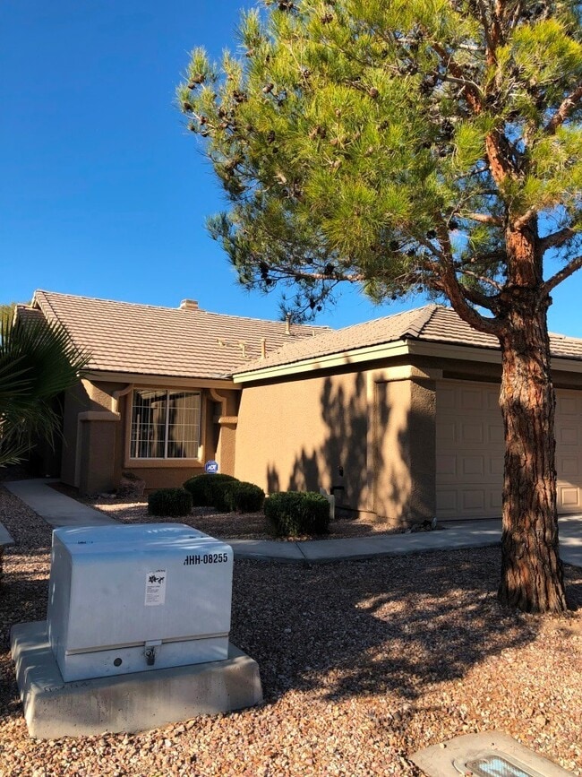 Building Photo - Beautiful Single Story Home