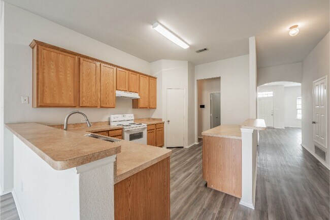 Building Photo - 636 Saddleway Dr