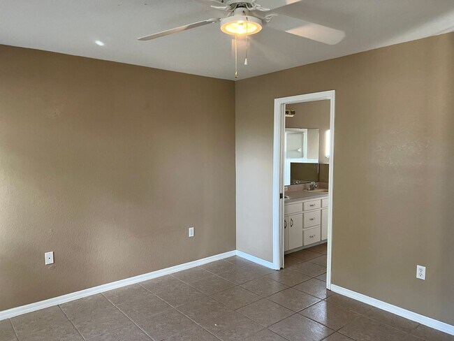 Building Photo - Winter Haven spacious 3/2 near Legoland!